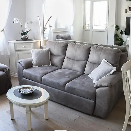 Mirror Apartment *