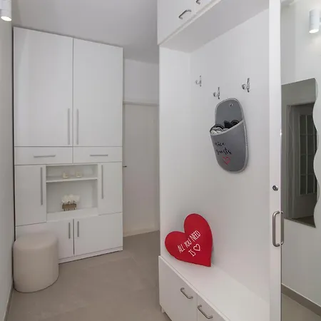 Apartman Mirror *