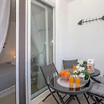 Mirror Apartman